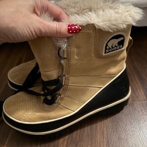 Sorel Waterproof Women’s Boots Size 7